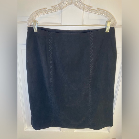 Talbots Black‎ Faux Suede Microfiber Stretch Skirt with Stitch Pattern Design - Picture 2 of 6